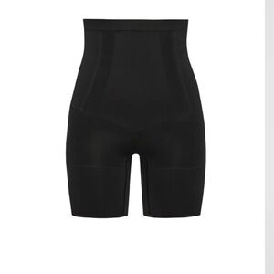 Spanx Sculpting High-Waisted Mid-Thigh Short. Size L.